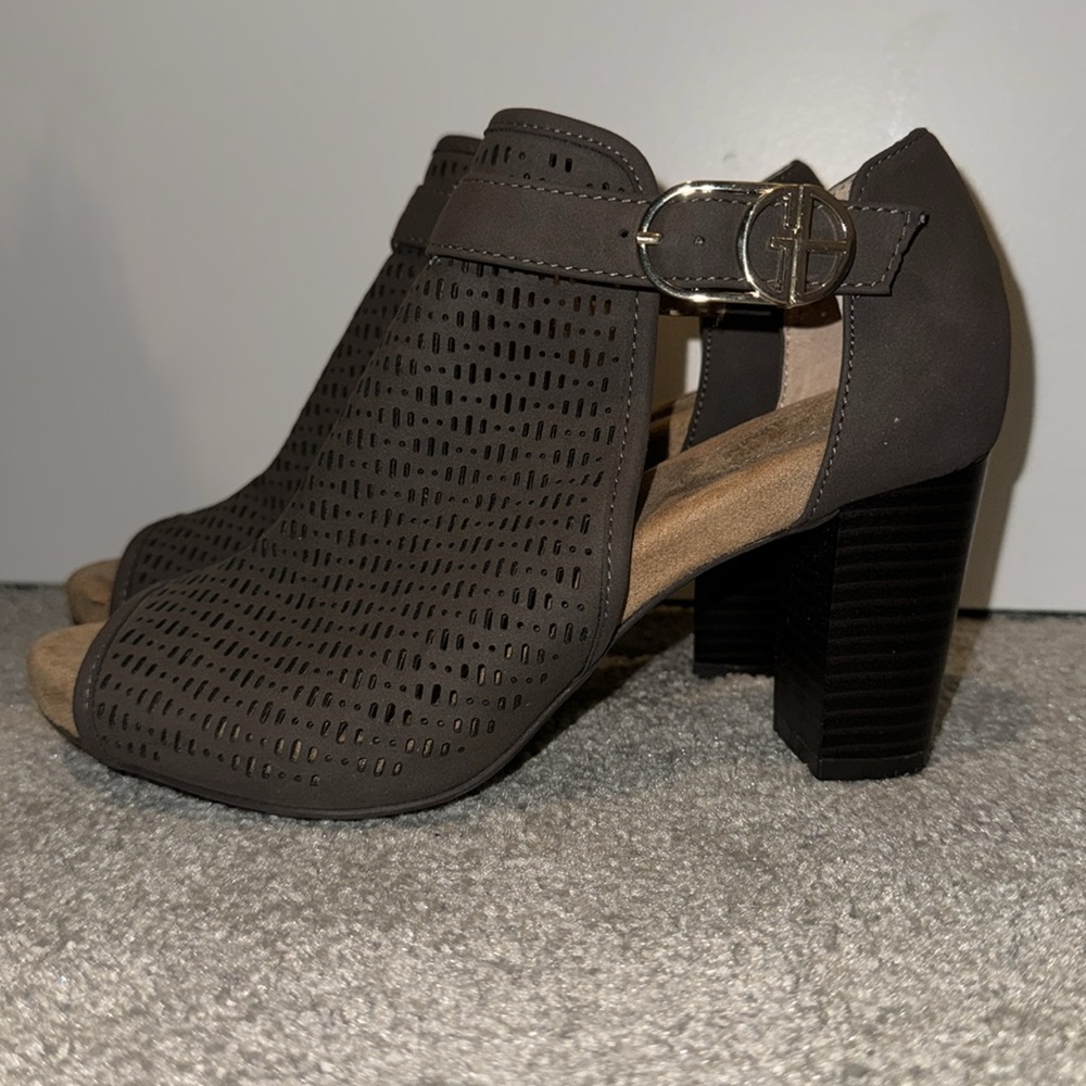 Giani Bernini Memory Foam Shooties - Size 6